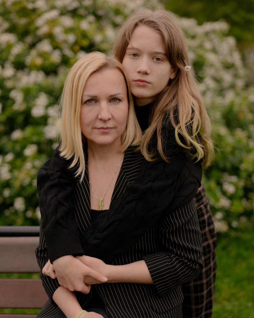 Elenas døtre var i fare, fordi de kritiserede Ruslands invasion af Ukraine.