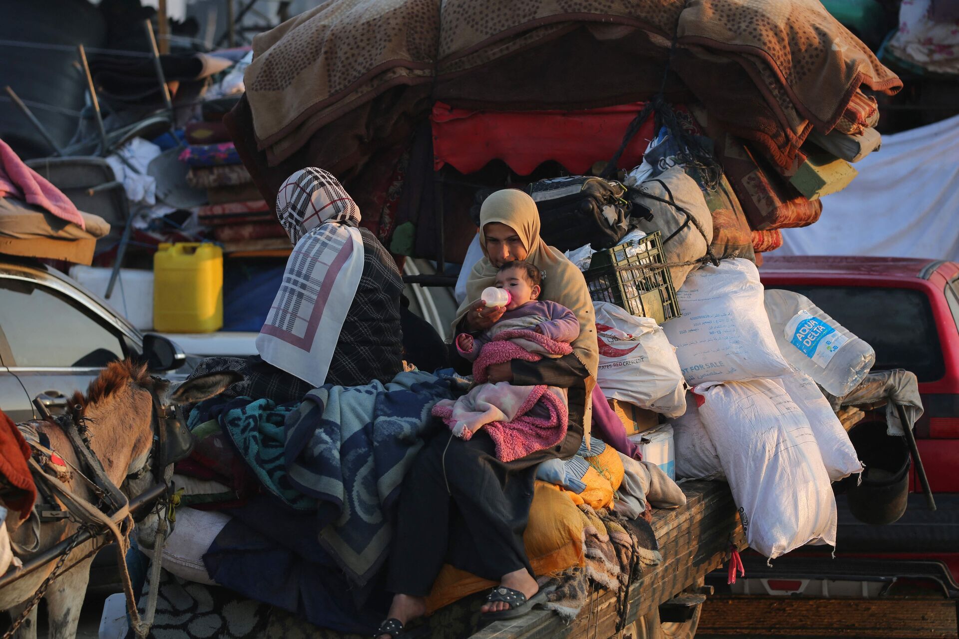 Palæstinensere vender hjem til det centrale Gaza.