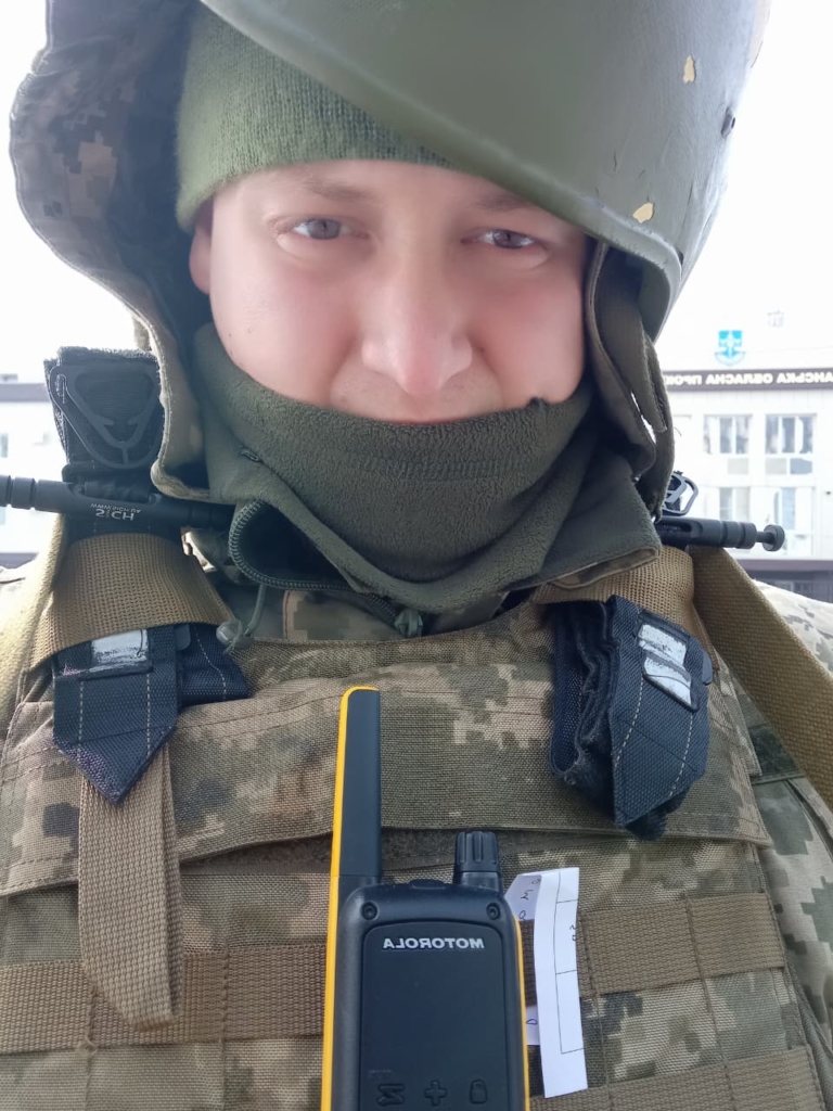 Denys fra Ukraine ses her i uniform inden, han blev ramt af skud.