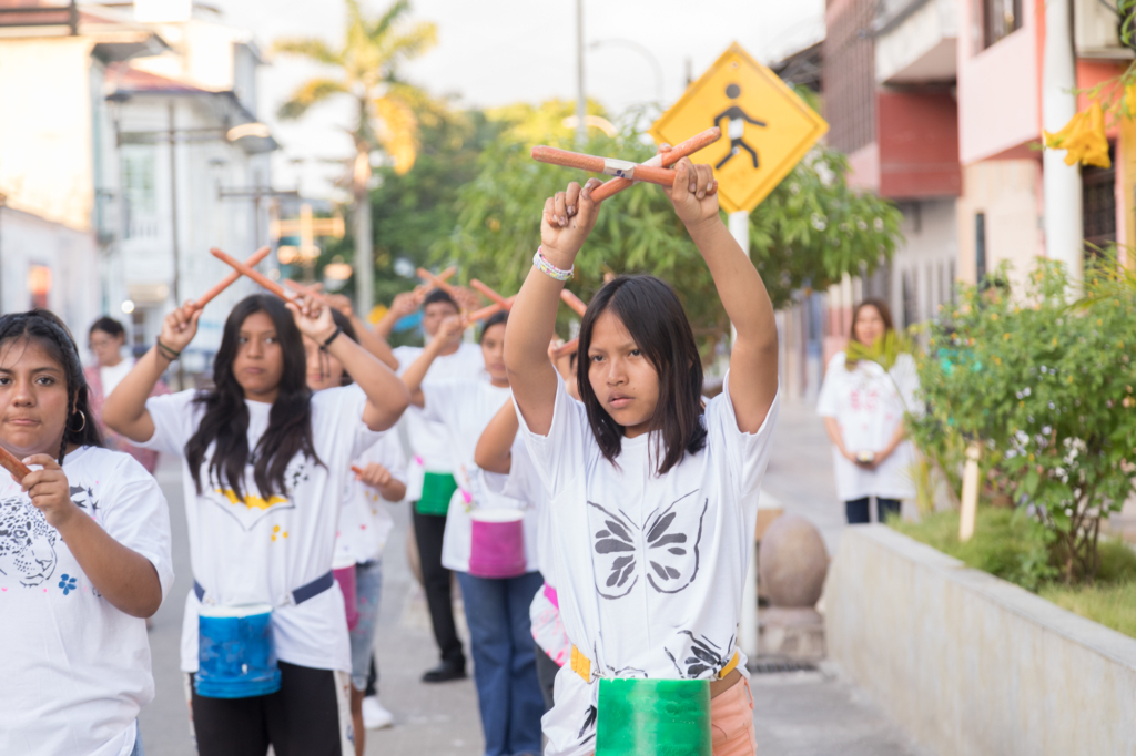Jhanela under en paraden gennem Iquitos' gader.