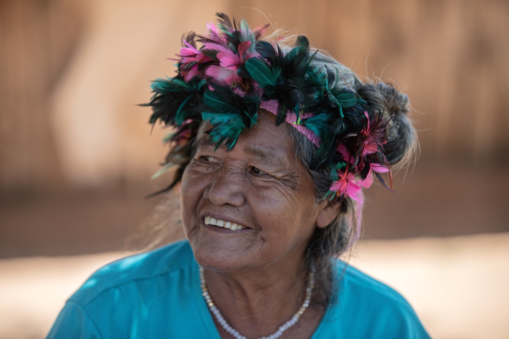 Lorenza Benítez Fernández bor i Yukyry. Hun var blandt dem, der blev kørt væk i militærlastbiler mere end 200 kilometer fra sin landsby. I dag drømmer hun om igen at bosætte sig nær Paraná-floden, hvor hun kommer fra.