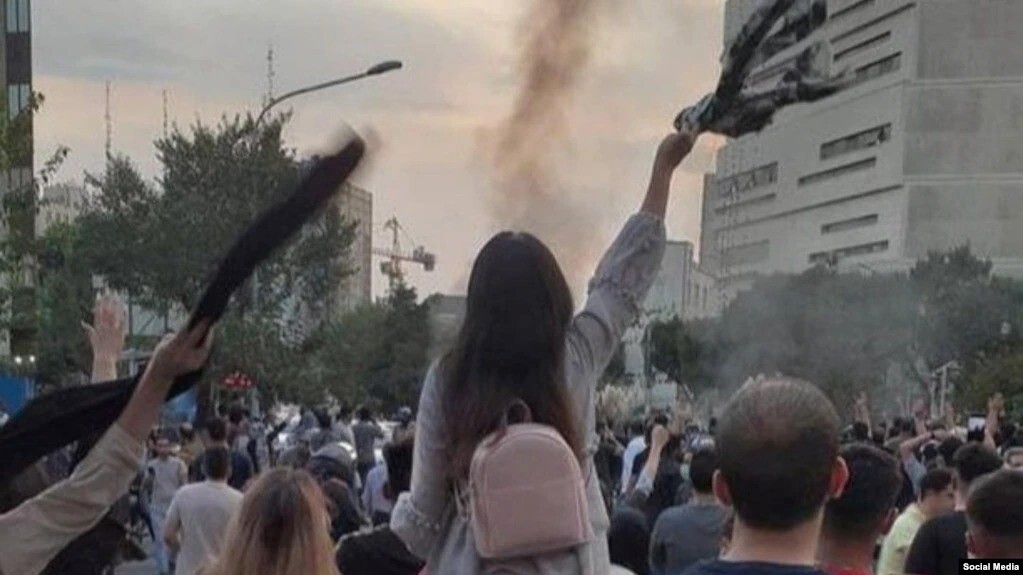 Iran: Ny lov om tilsløring intensiverer undertrykkelsen af kvinder og piger