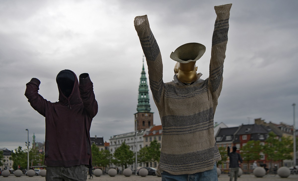 Khaled hylder almindelige mennesker i ekstraordinære situationer