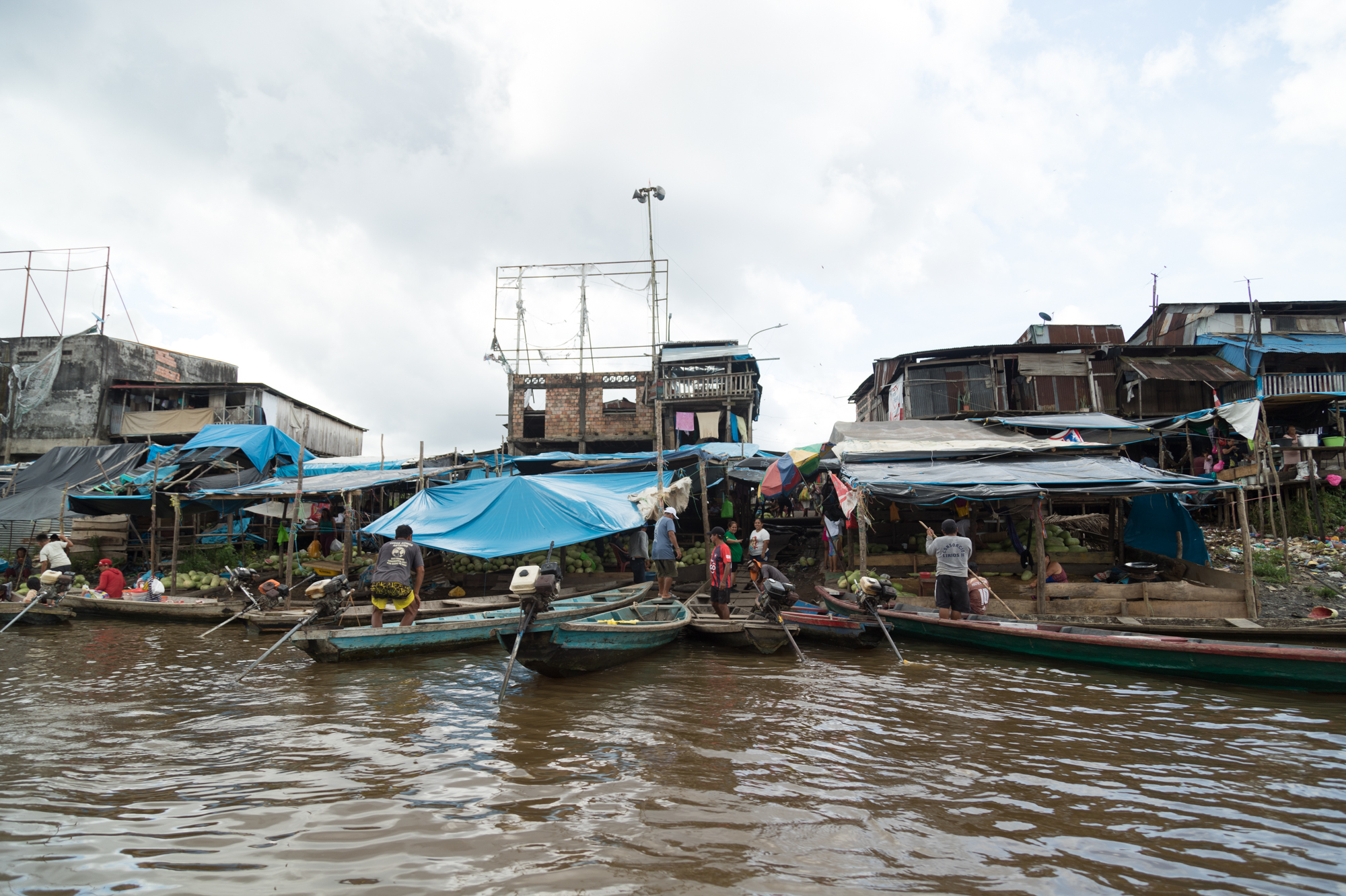 Havneindløbet ud til Itaya-floden ved kvarteret Belen i byen Iquitos i Amazonas-junglen i Peru.