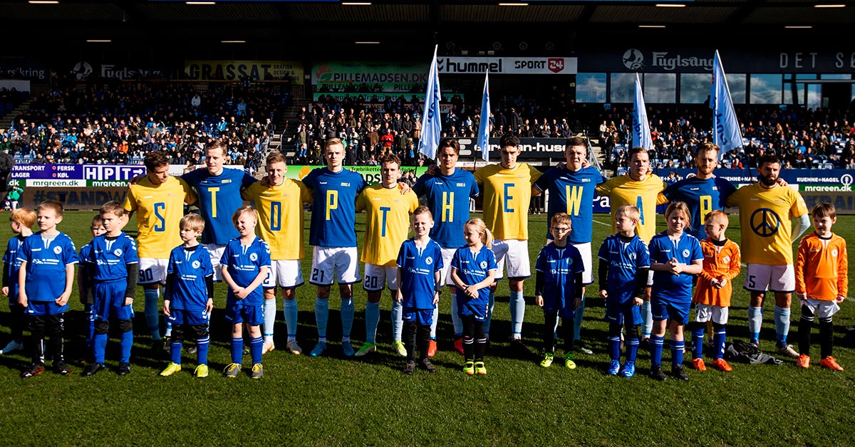 Fodboldklubber støtter Ukraine og samler ind til Amnesty