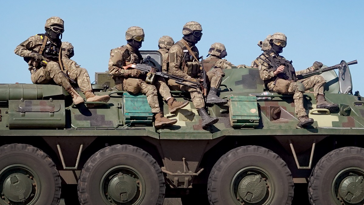 Ukrainsk militær sætter civile i fare