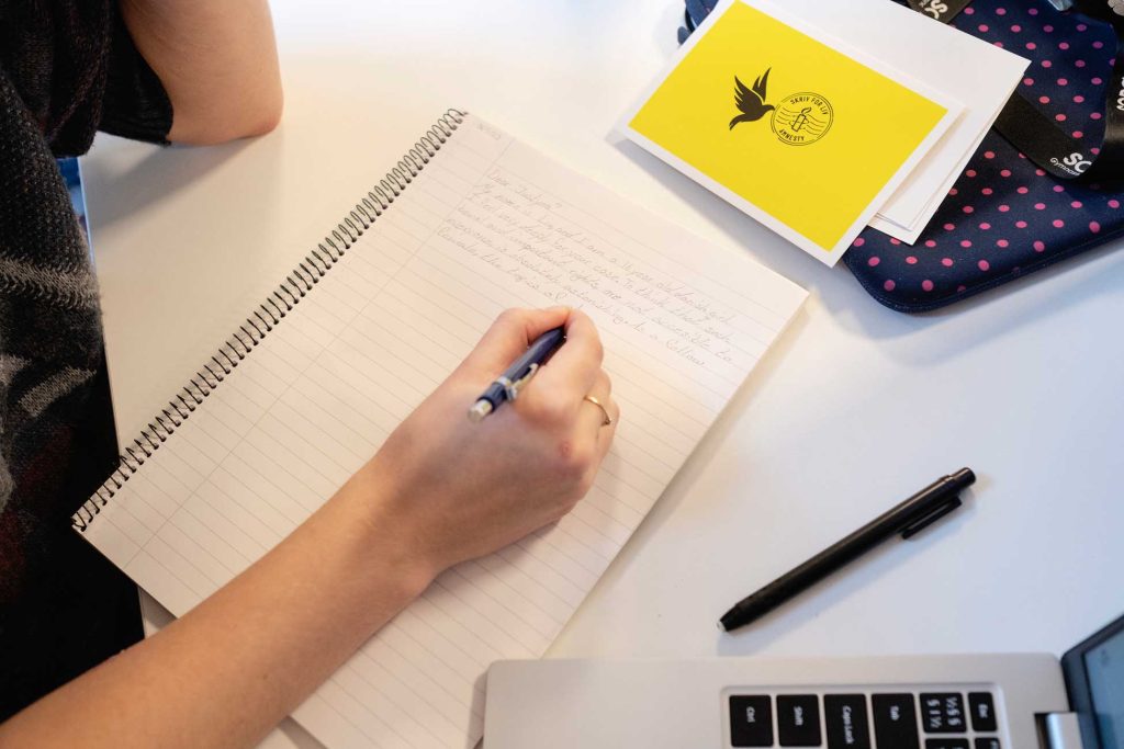 Amnesty laver undervisningsmaterialer til skoleelever.
